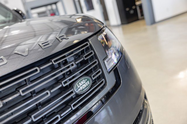 Used 2025 Land Rover Range Rover Autobiography image 10