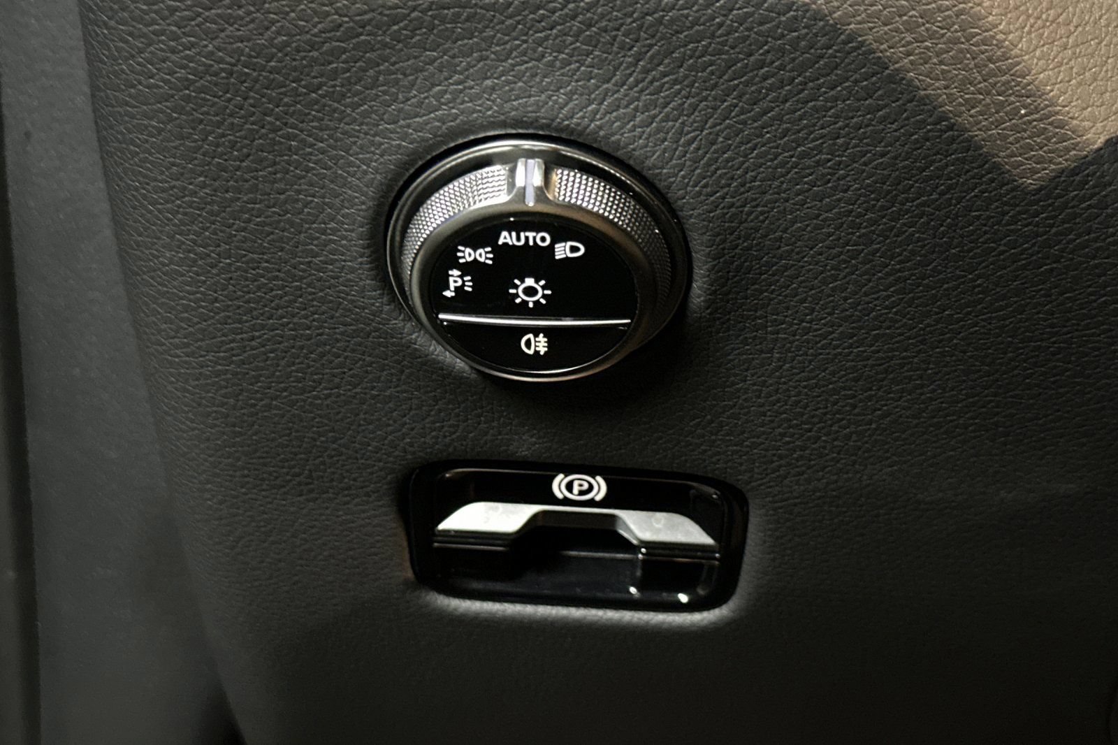 Certified 2026 Mercedes-Benz GLC 300 4MATIC image 36