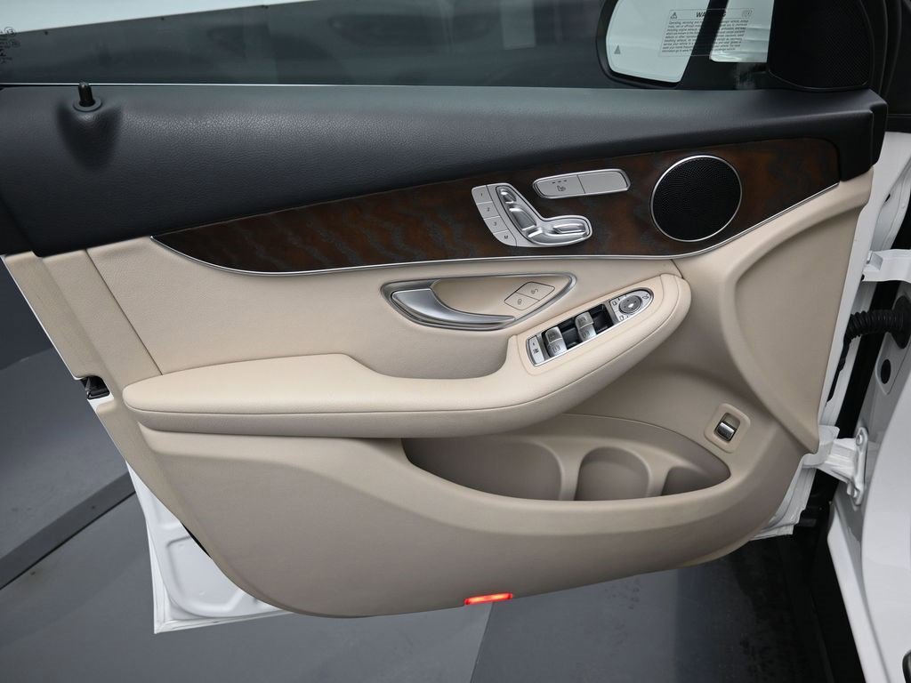 Used 2021 Mercedes-Benz GLC 300 4MATIC image 11