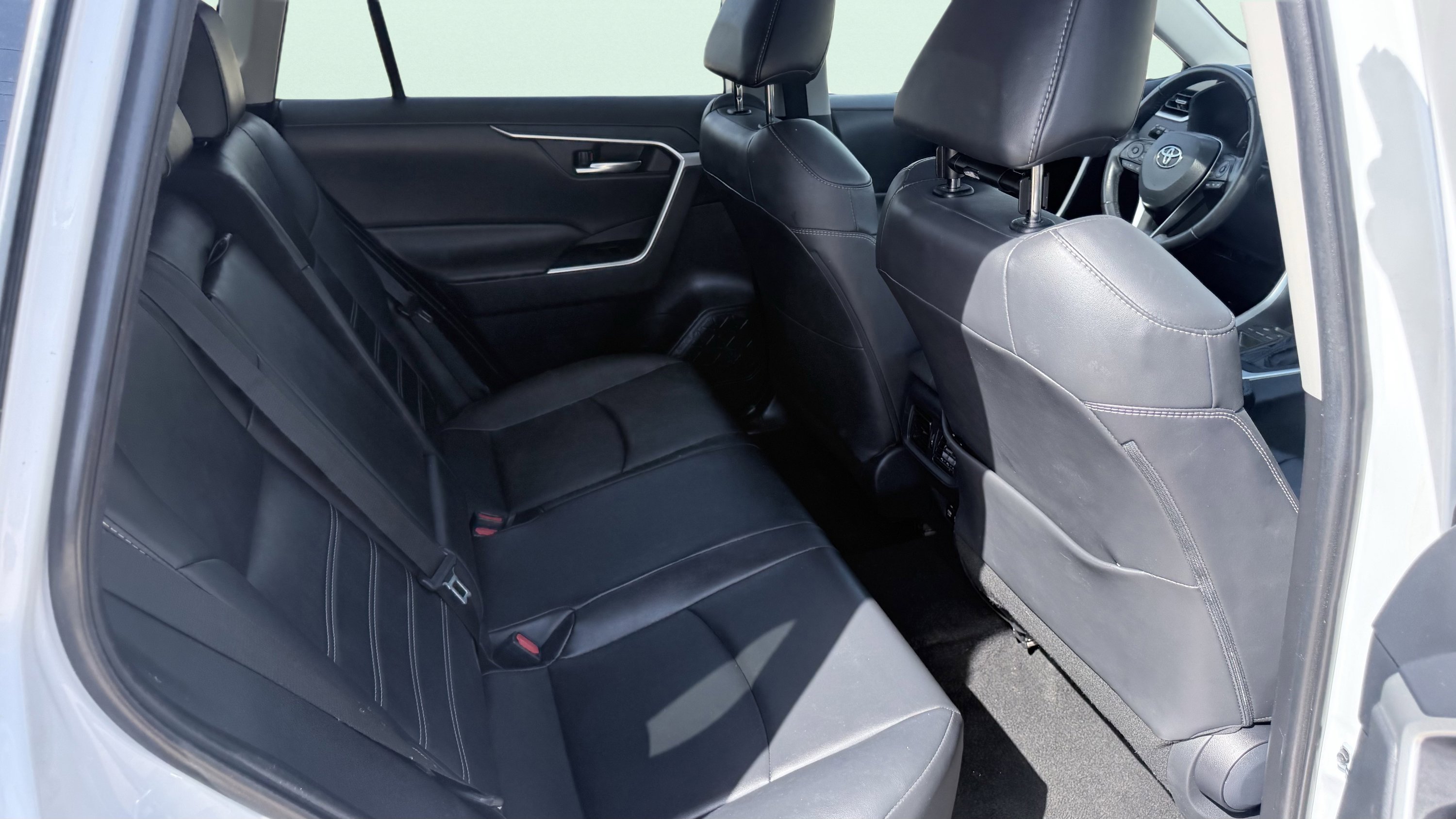 Used 2019 Toyota RAV4 XLE Premium image 44