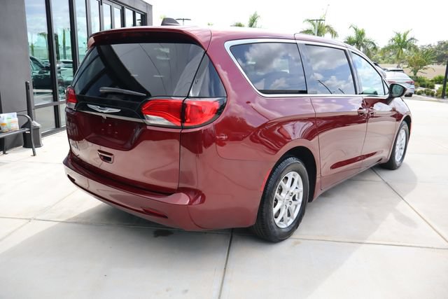 Used 2023 Chrysler Voyager LX FWD image 3