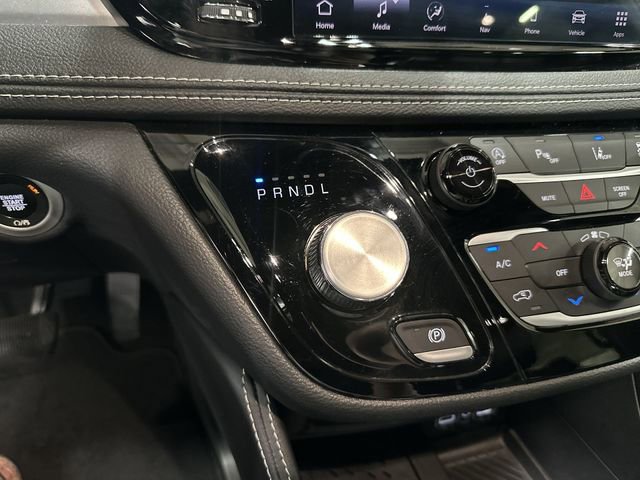 Used 2025 Chrysler Pacifica Limited image 26