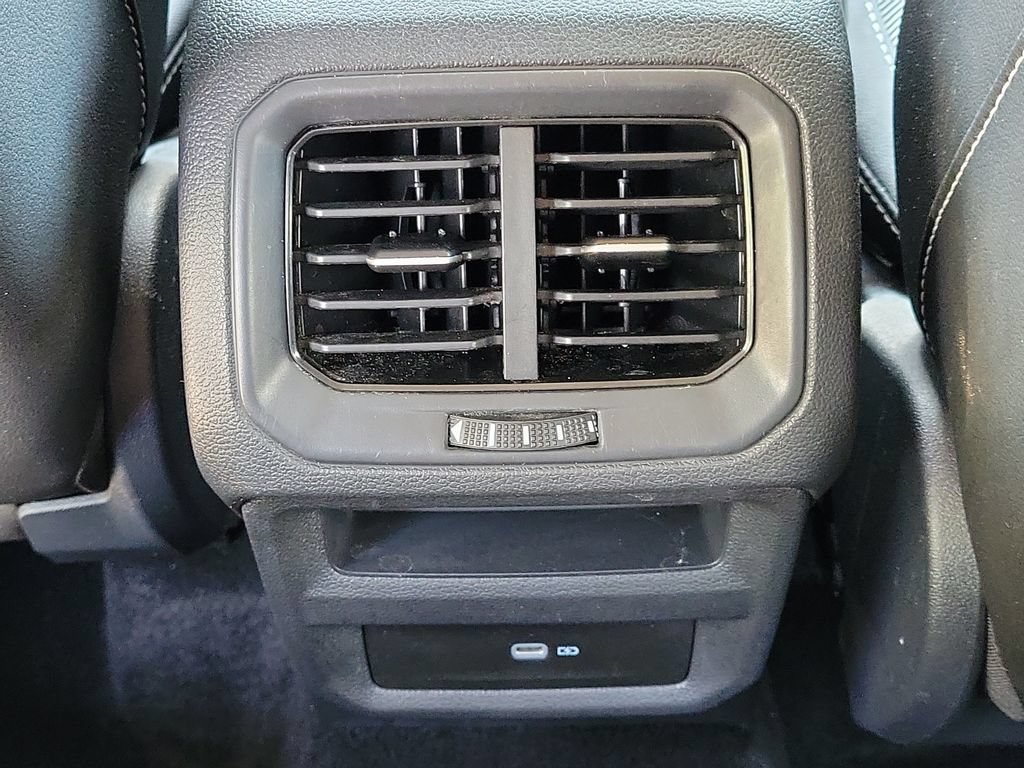 Used 2024 Volkswagen Taos SE FWD image 12