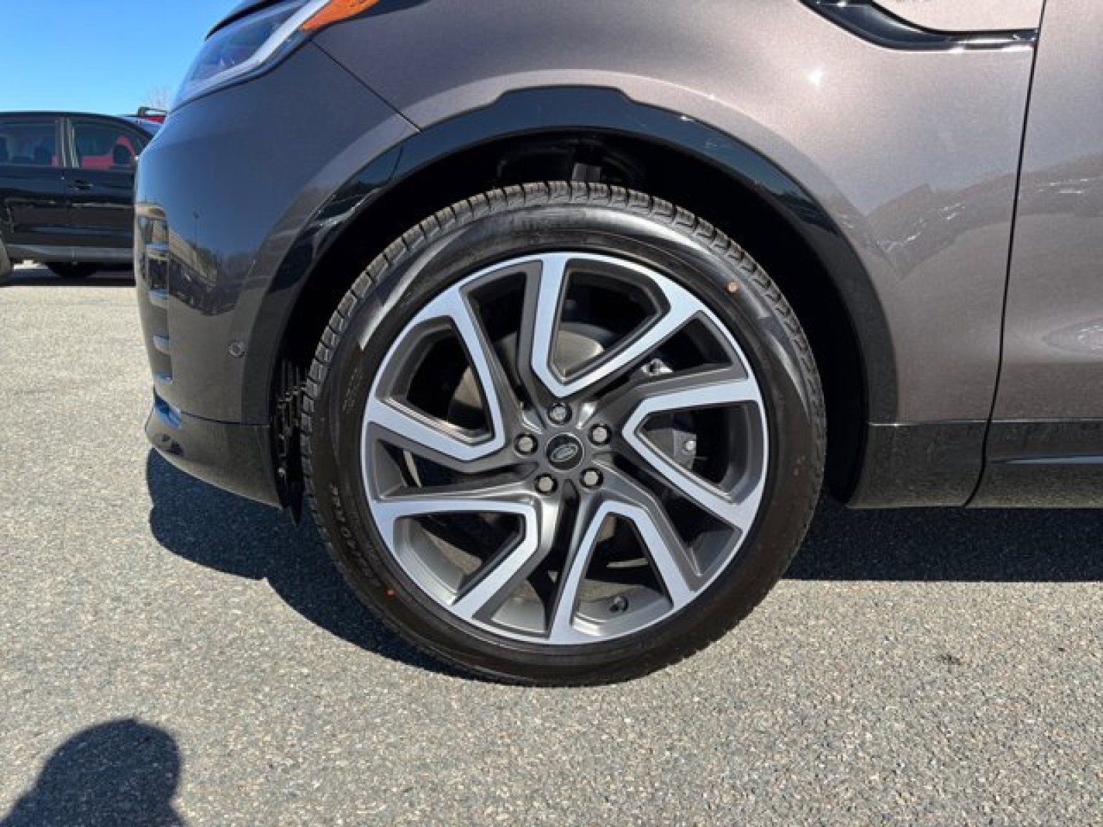 New 2025 Land Rover Discovery Dynamic SE image 9