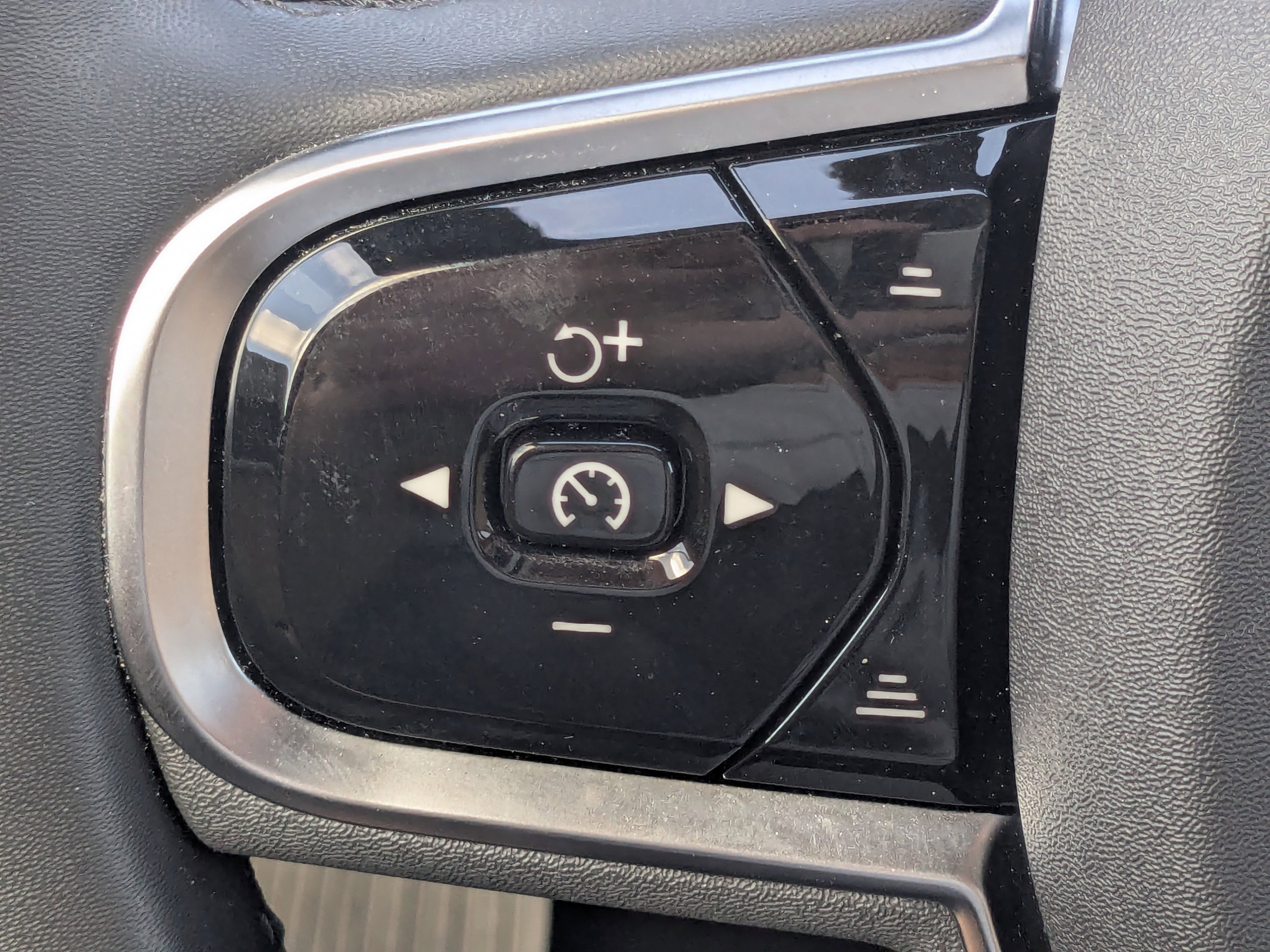 Used 2025 Volvo XC90 B6 Ultra w/ Protection Package Premier AWD/4WD image 33