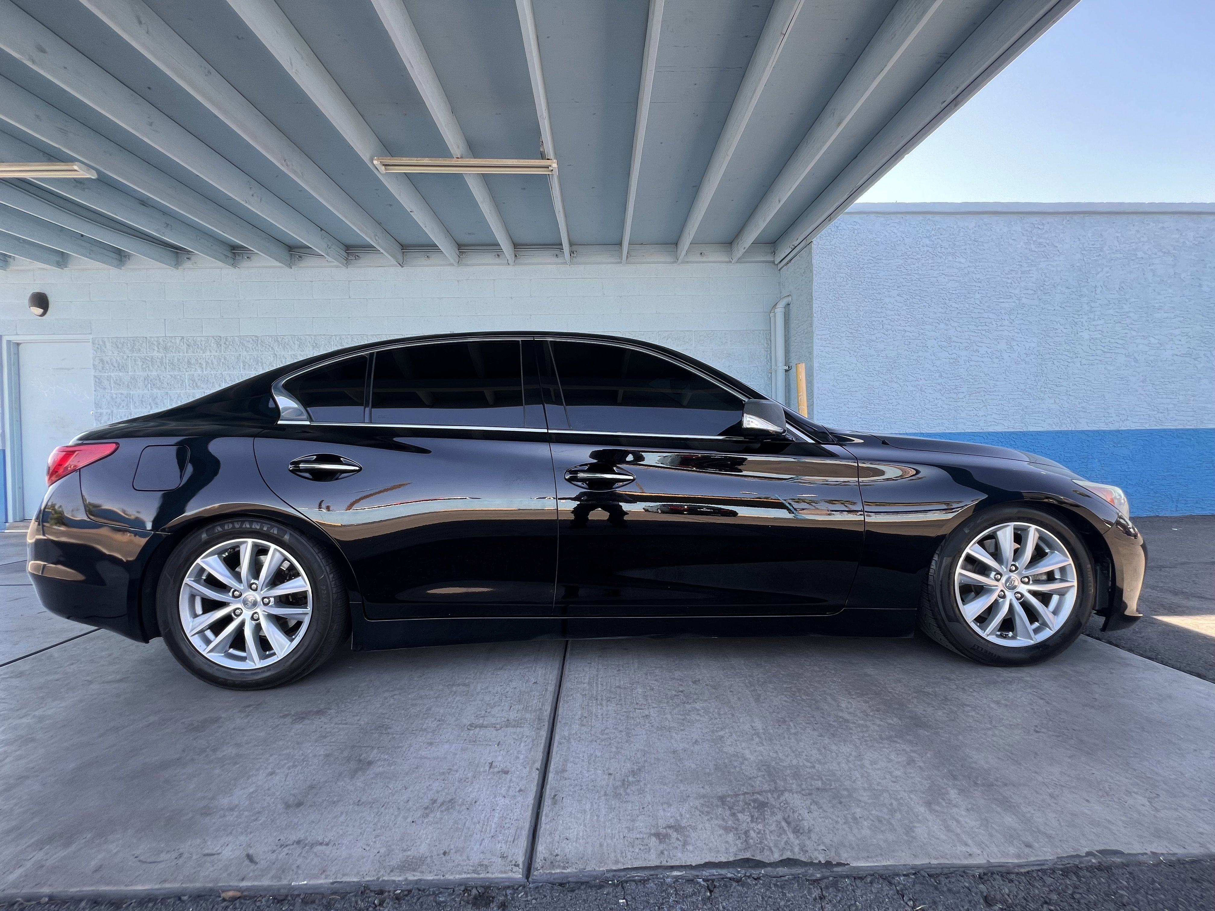 Used 2015 INFINITI Q50 Premium w/ Technology Package RWD image 2