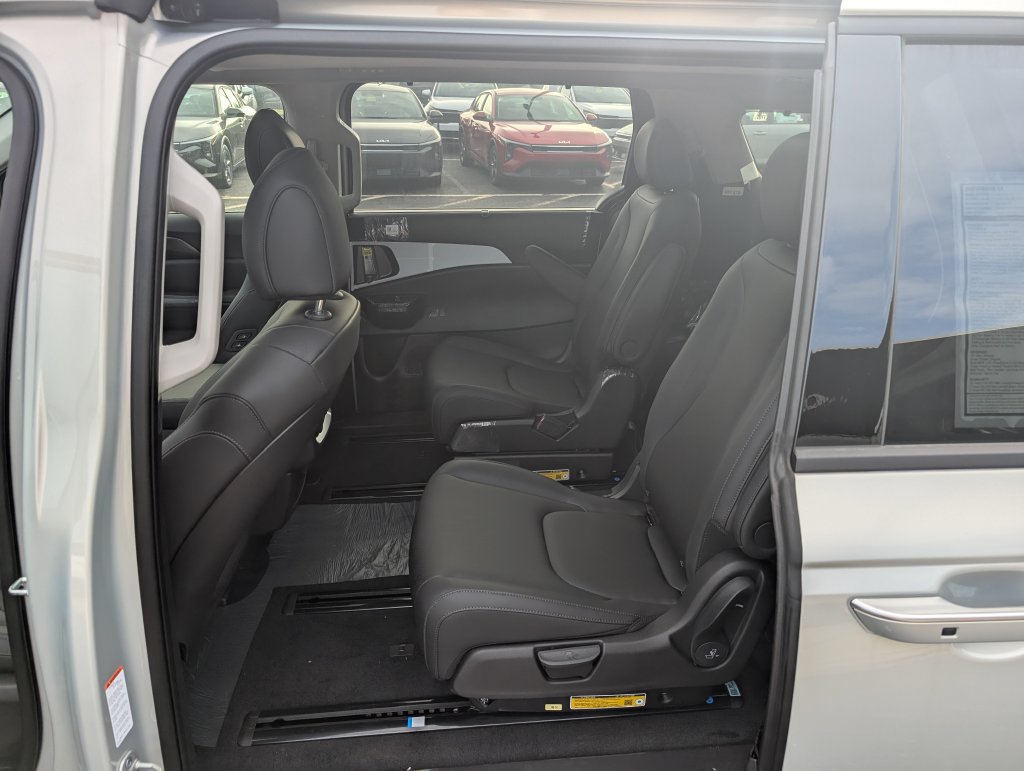New 2027 Kia Carnival SX FWD image 9