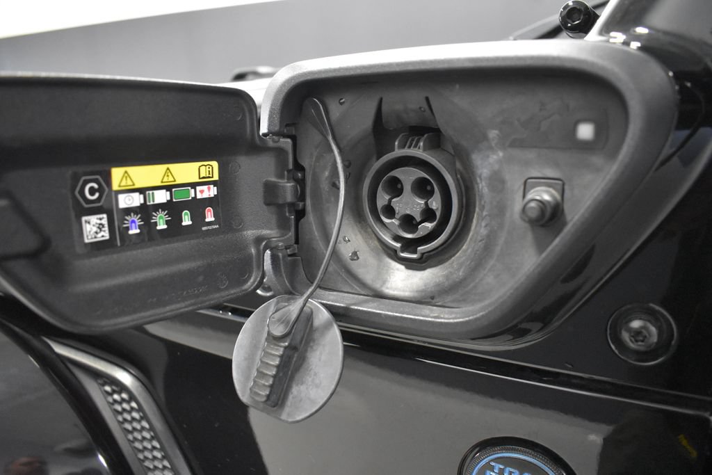 Used 2022 Jeep Wrangler Unlimited Sahara AWD/4WD image 40