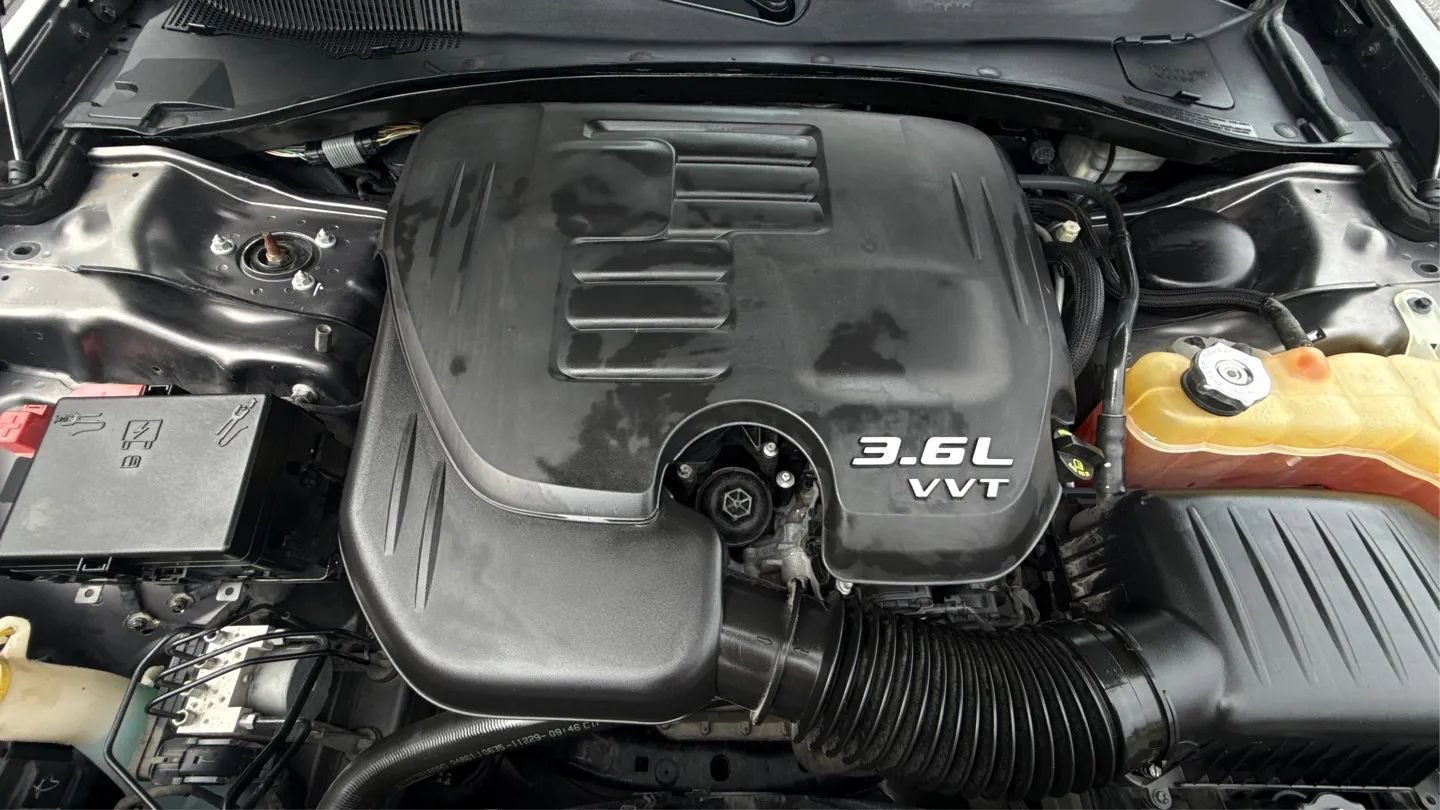 Used 2015 Chrysler 300 Limited RWD image 9