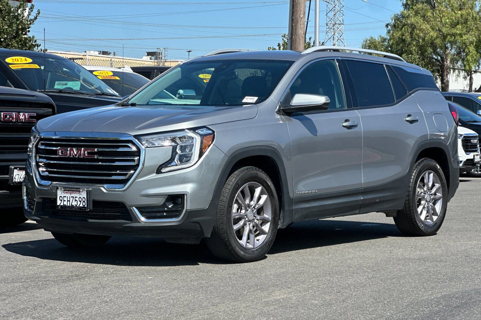 Used 2023 GMC Terrain SLT image 8