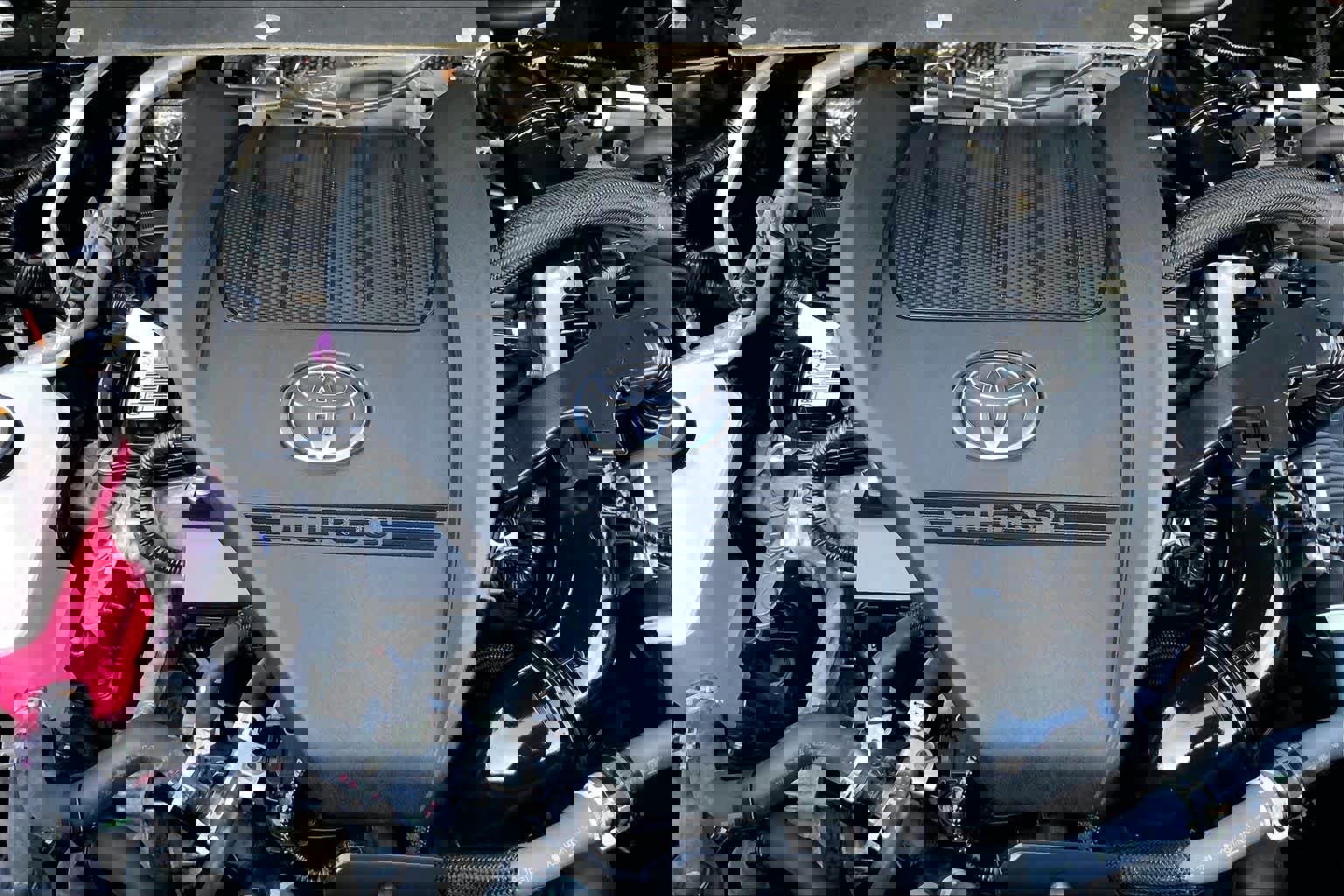 Used 2023 Toyota Highlander LE image 31