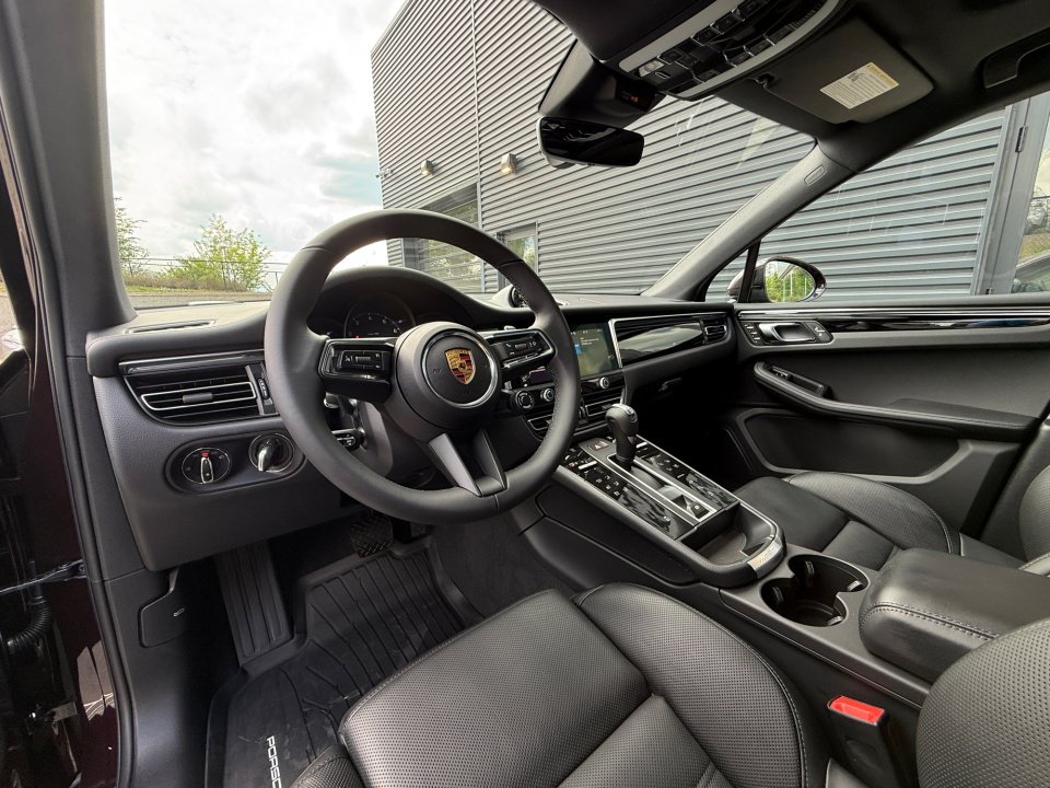 New 2026 Porsche Macan Turbo AWD/4WD image 4