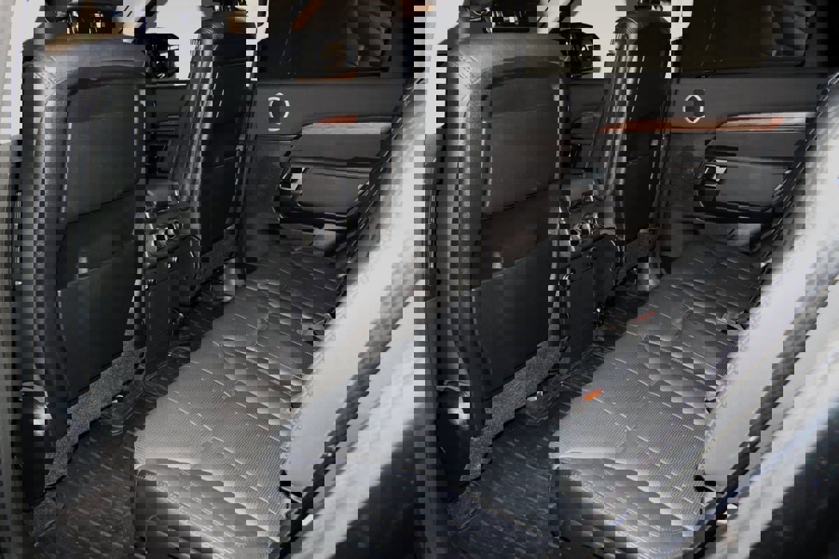 Used 2018 Land Rover Discovery HSE image 50