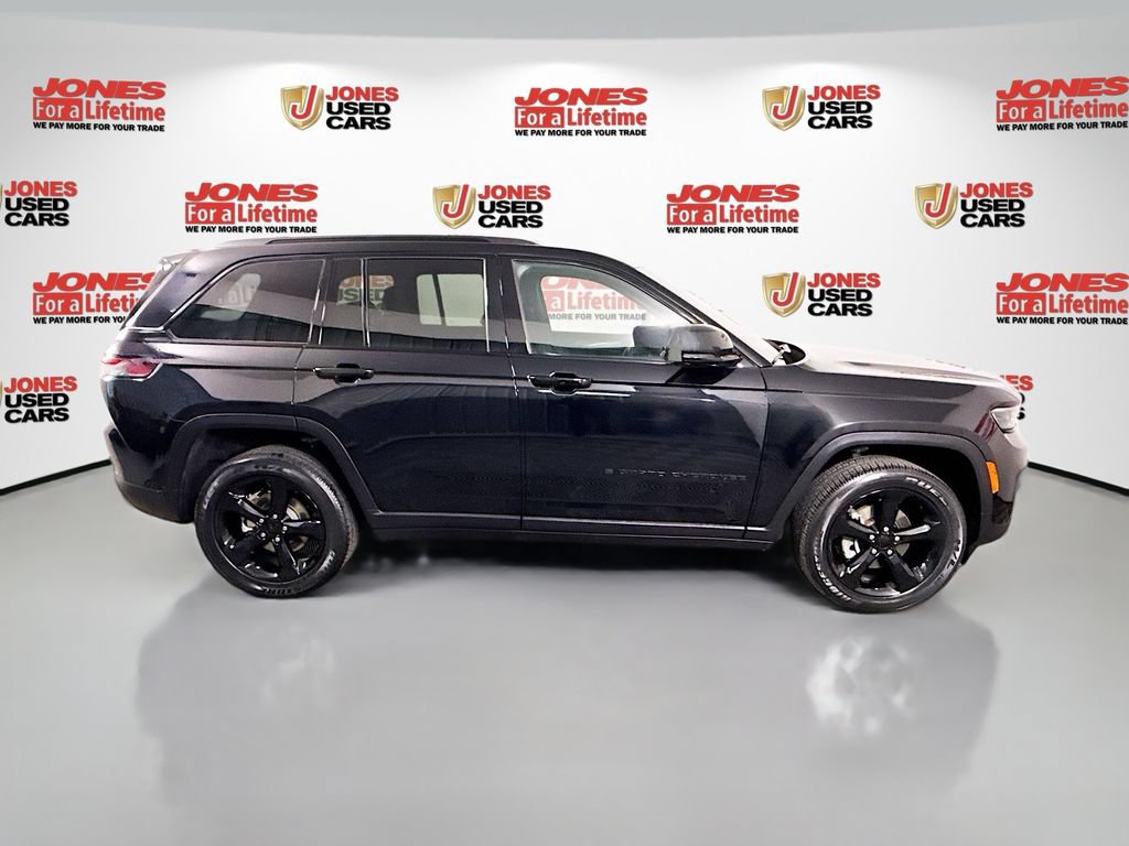 Used 2023 Jeep Grand Cherokee Altitude AWD/4WD image 18