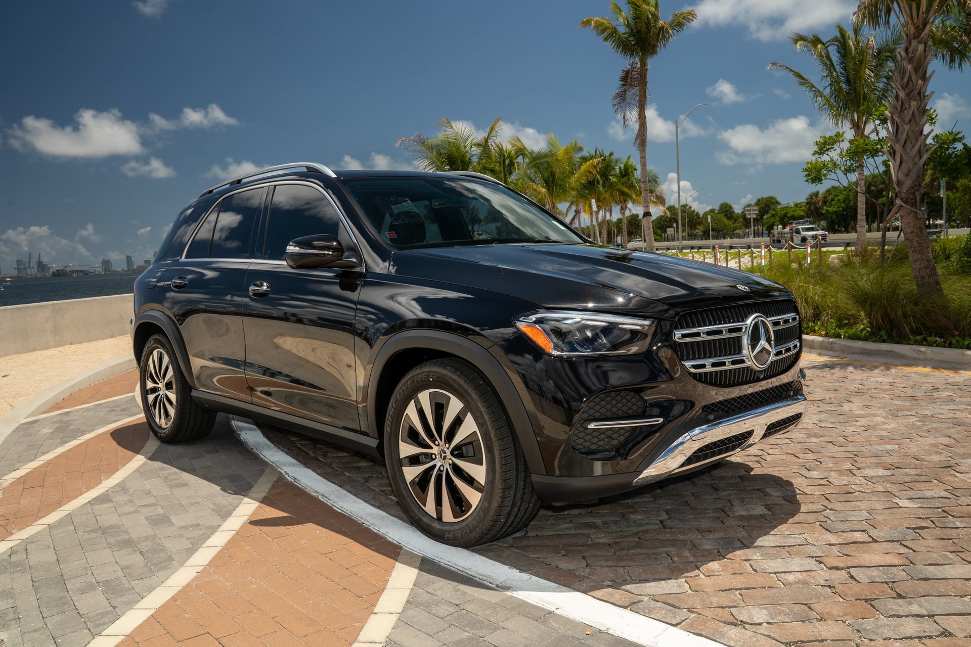 Used 2025 Mercedes-Benz GLE 450 4MATIC image 3