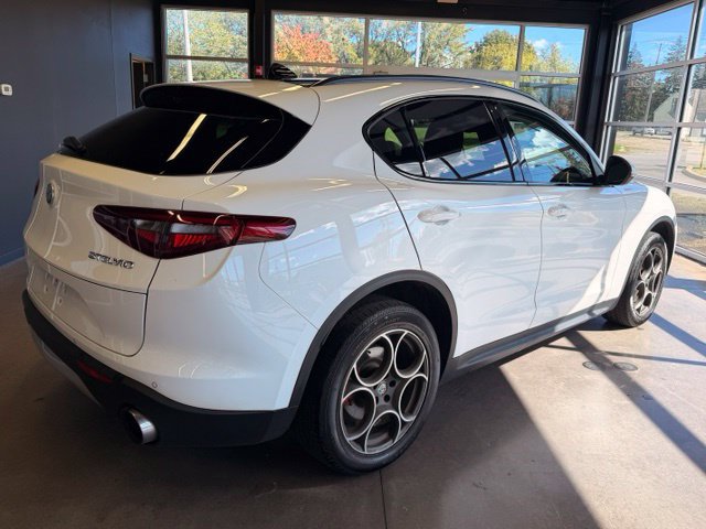Used 2018 Alfa Romeo Stelvio Sport w/ Quick Order Package 22J Sport AWD/4WD image 5