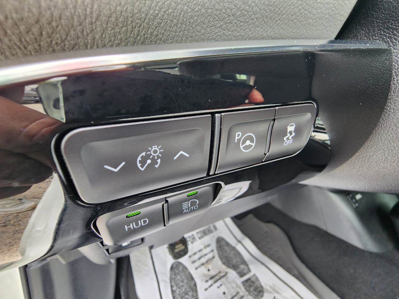 Used 2018 Toyota Prius Prime Advanced FWD image 14