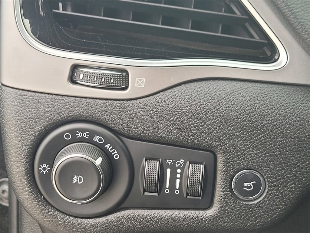 Used 2021 Jeep Cherokee High Altitude image 25