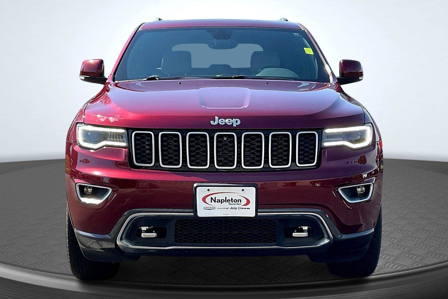 Used 2018 Jeep Grand Cherokee Limited AWD/4WD image 3