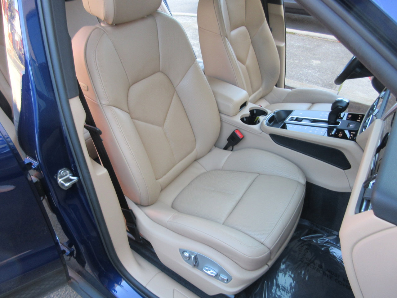 Used 2024 Porsche Macan image 23