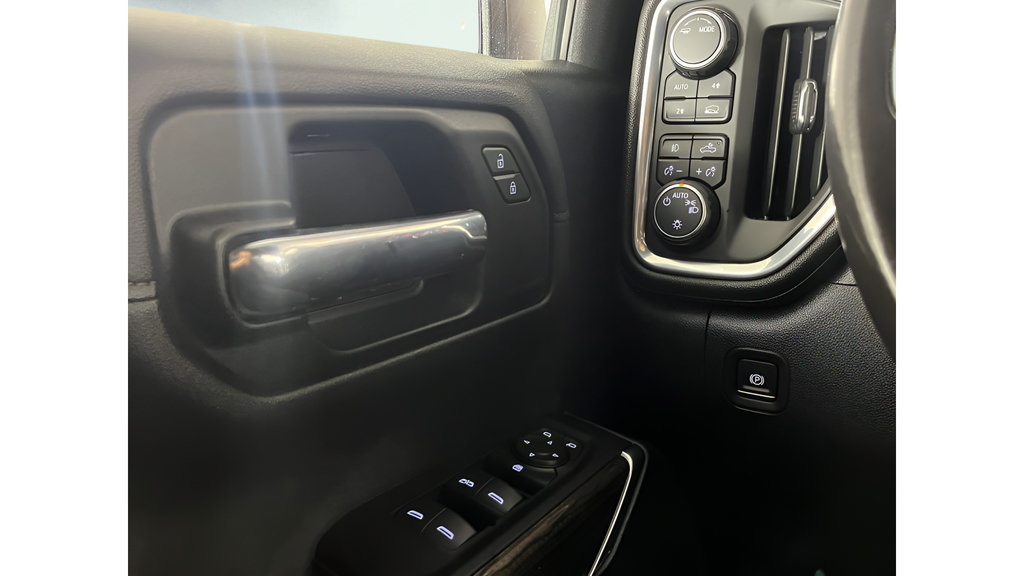 Used 2021 Chevrolet Silverado 1500 RST w/ Bed Protection Package AWD/4WD image 18