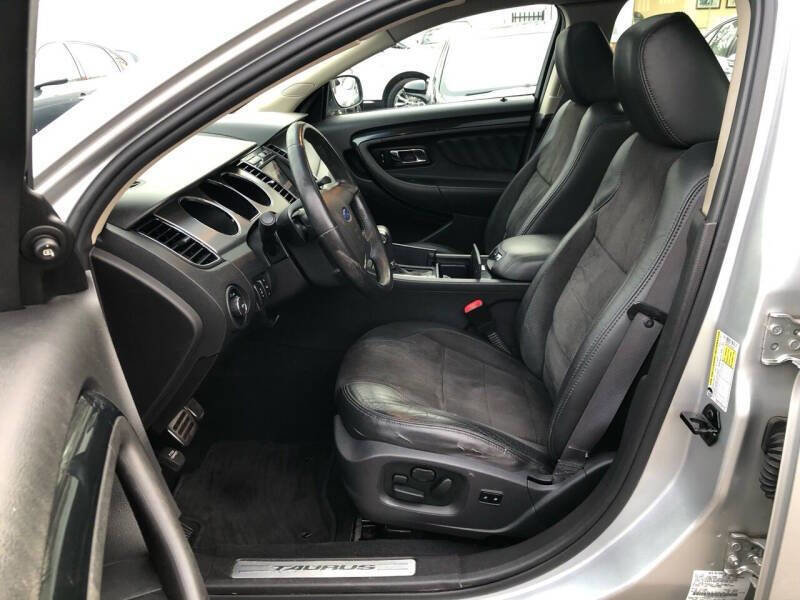 Used 2010 Ford Taurus SHO image 13