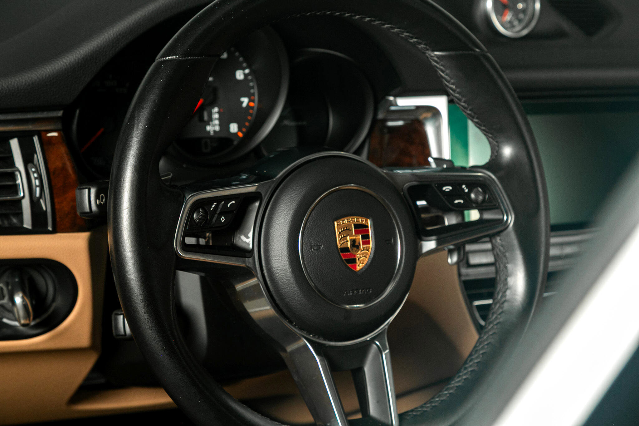 Used 2019 Porsche Macan w/ Premium Package Plus image 35