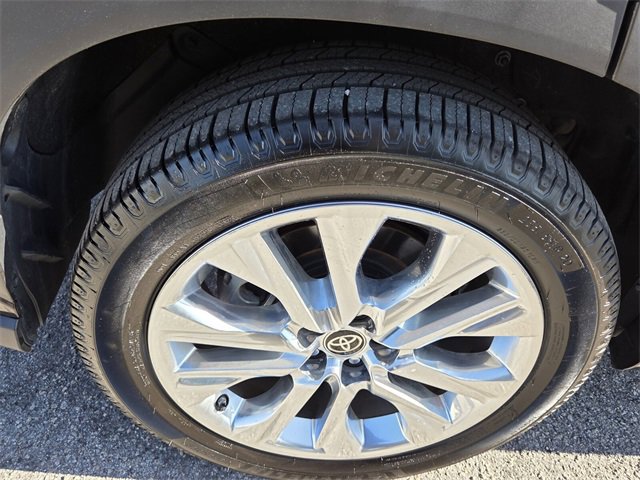 Used 2022 Toyota Highlander Limited image 19