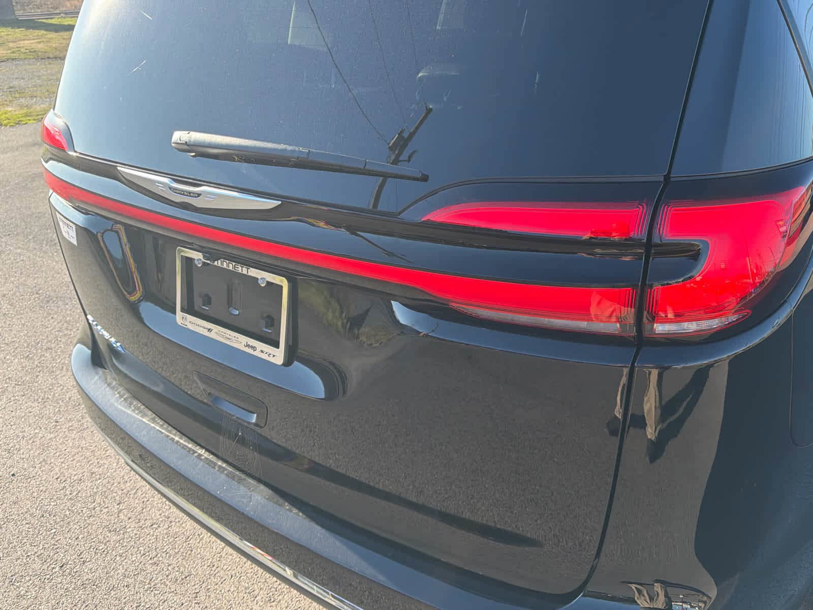New 2026 Chrysler Pacifica Select FWD image 7