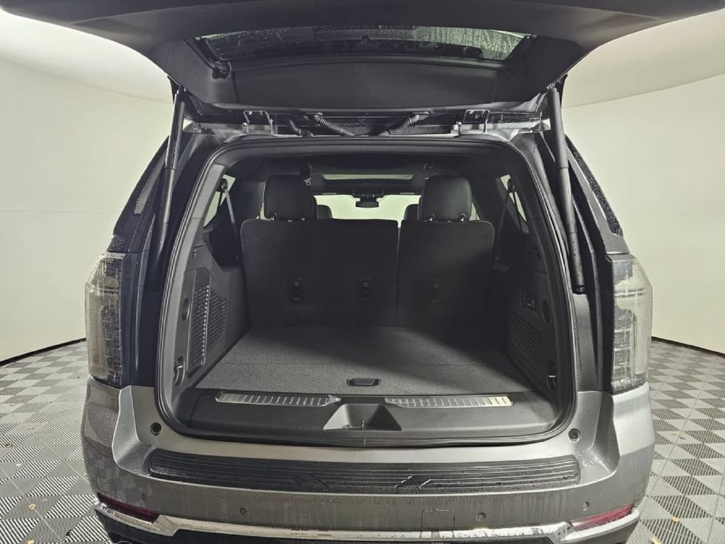 New 2026 Chevrolet Suburban Premier w/ Sun And Tow Package AWD/4WD image 16