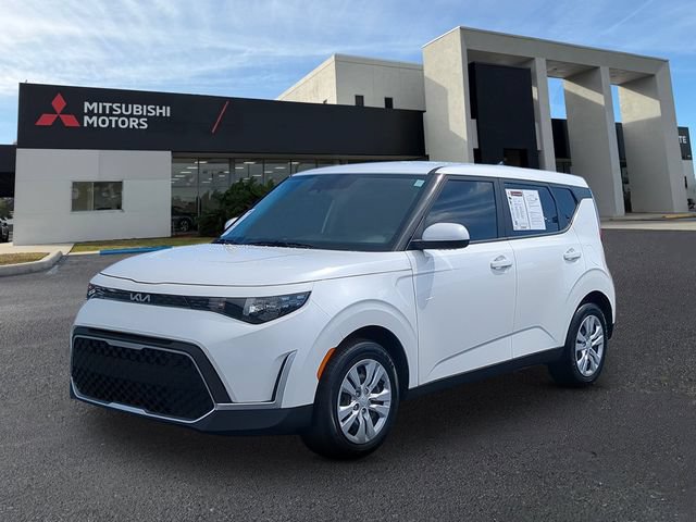 Used 2025 Kia Soul LX FWD image 1