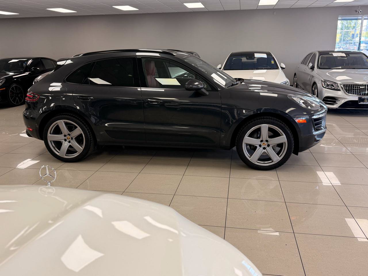 Used 2018 Porsche Macan AWD/4WD image 4
