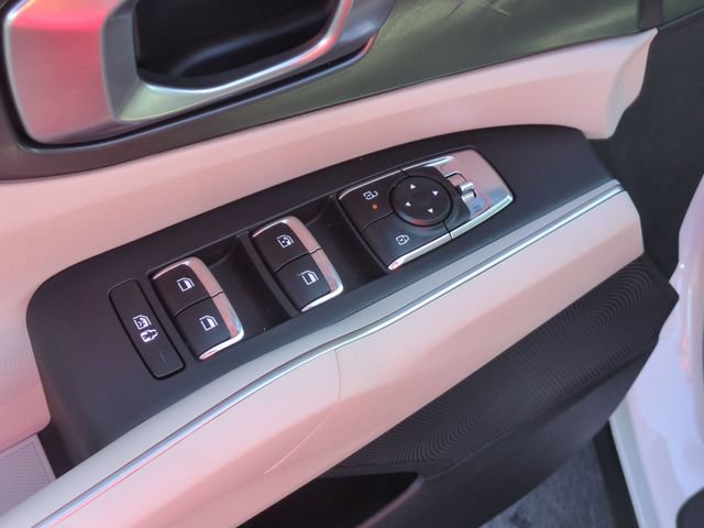 Certified 2025 Kia Sorento S AWD/4WD image 13