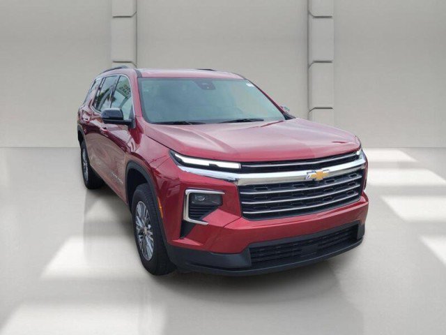 Used 2025 Chevrolet Traverse LT w/ Driver Confidence Package FWD image 3