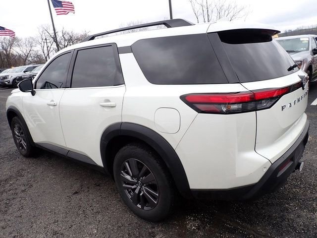 Used 2023 Nissan Pathfinder SV w/ SV Premium Package image 4