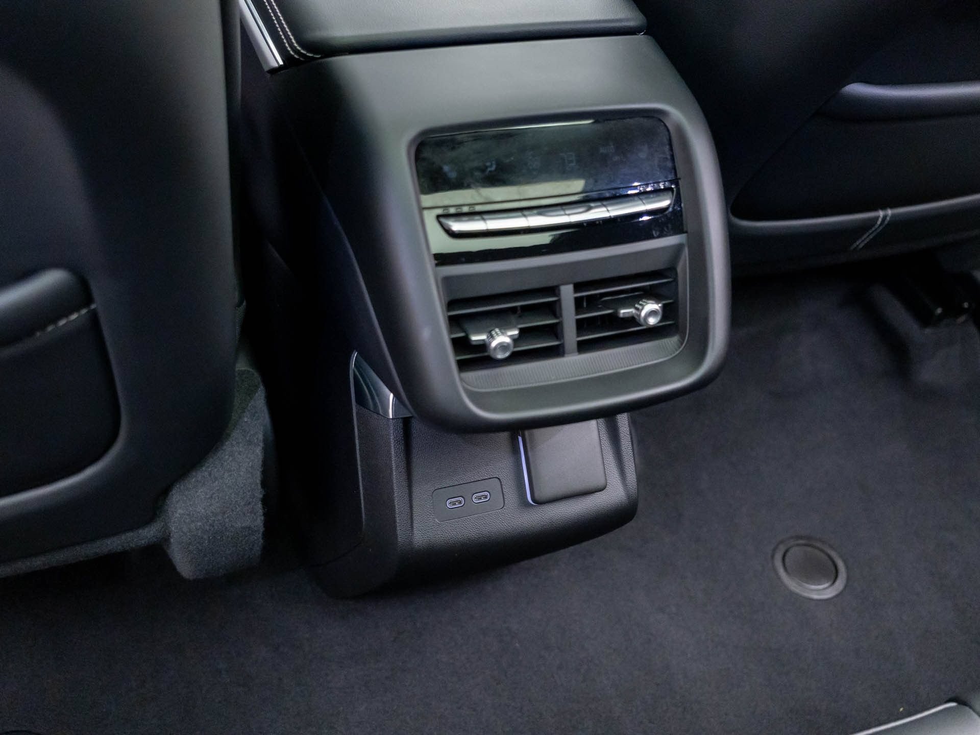 Certified 2025 Cadillac Lyriq Luxury w/ LPO, Floor Liner Package AWD/4WD image 23