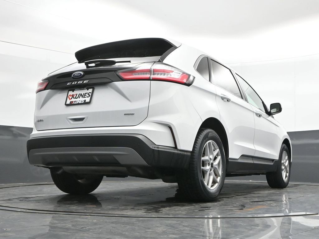 Used 2024 Ford Edge SEL image 45
