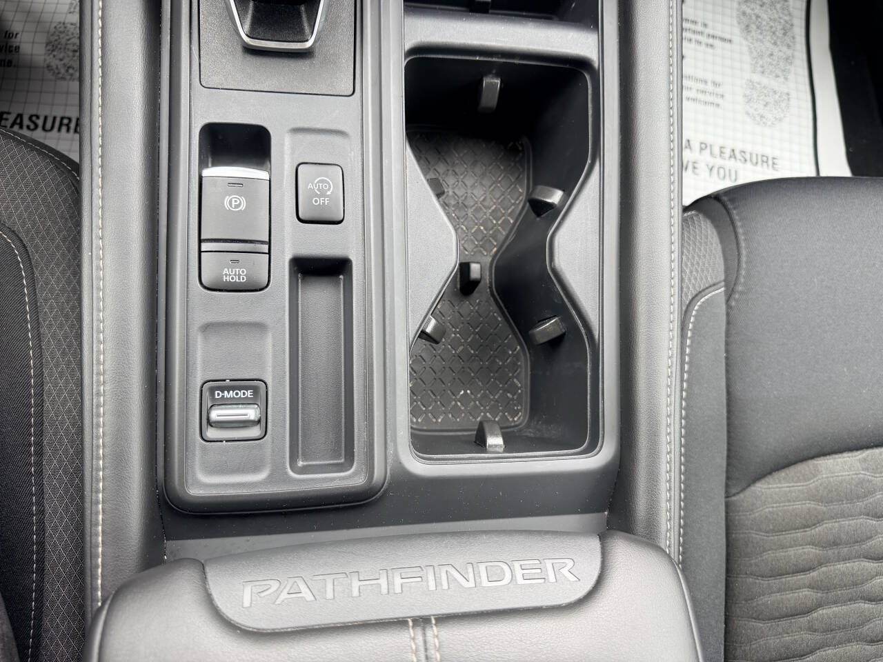 Used 2025 Nissan Pathfinder S FWD image 31