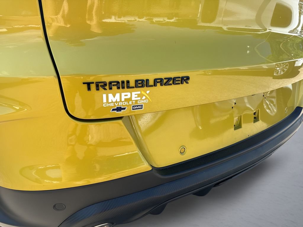Used 2023 Chevrolet TrailBlazer RS w/ Sun and Liftgate Package FWD image 35