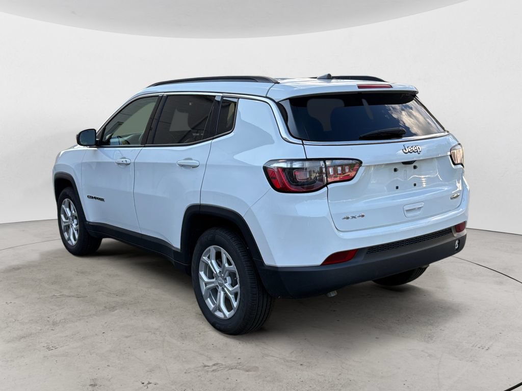 Used 2024 Jeep Compass Latitude AWD/4WD image 5