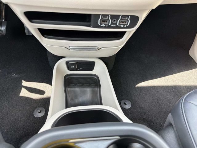 Used 2024 Chrysler Pacifica Touring-L FWD image 27