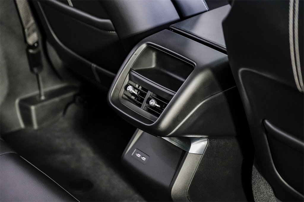 Used 2024 Cadillac Lyriq Luxury image 37