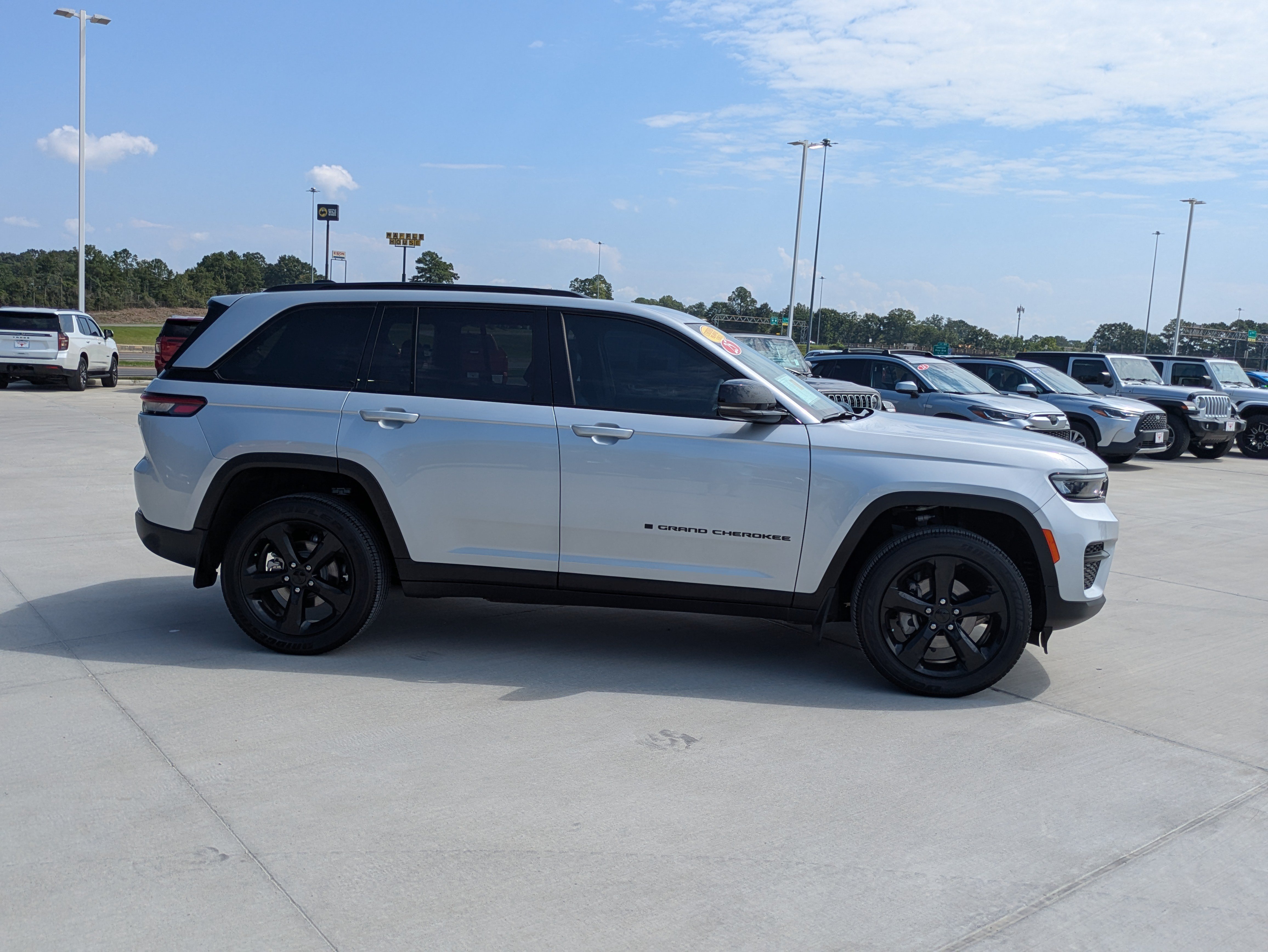 Certified 2025 Jeep Grand Cherokee Altitude RWD image 6