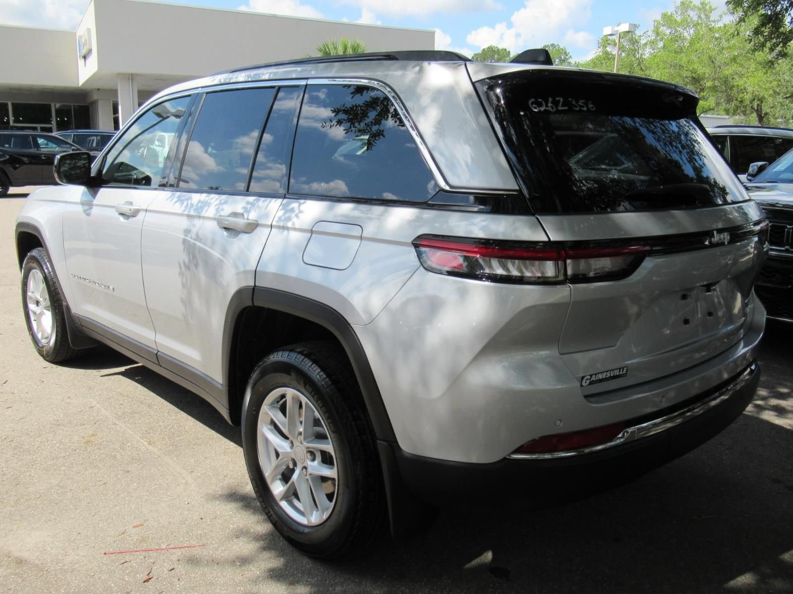 New 2026 Jeep Grand Cherokee Laredo w/ MOPAR Finishing Package RWD image 4