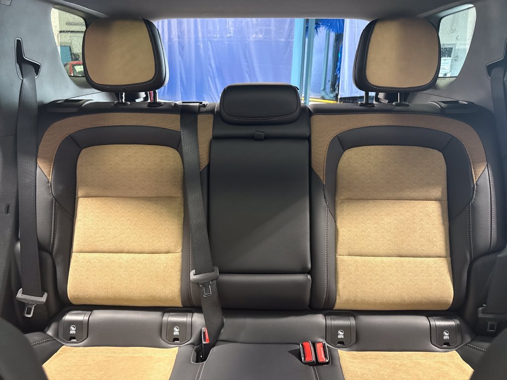 New 2026 Chevrolet Equinox ACTIV w/ Convenience Package III FWD image 35