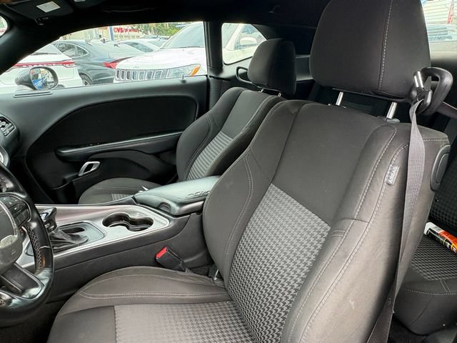 Used 2022 Dodge Challenger SXT RWD image 13