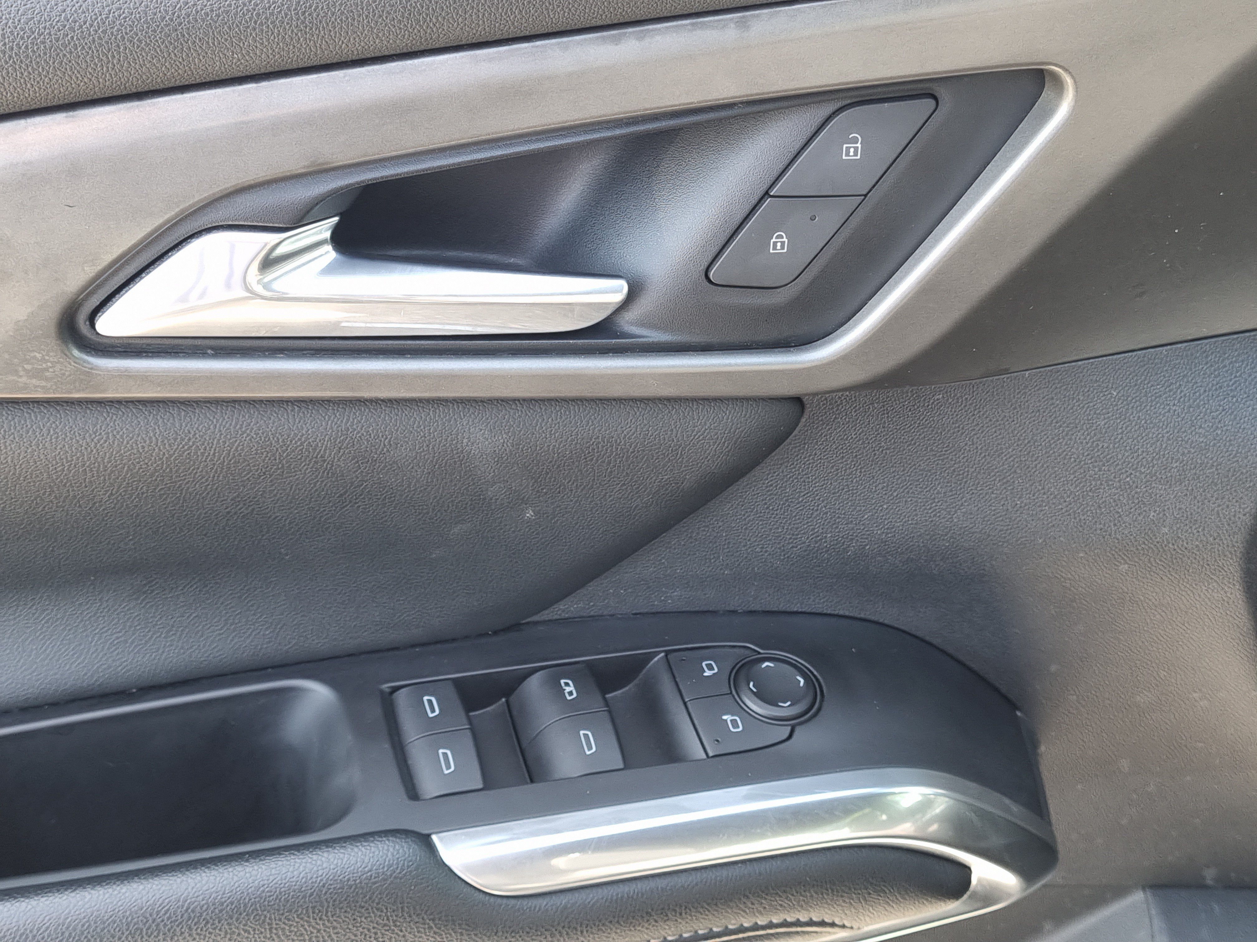 Used 2024 Chevrolet Traverse LT FWD image 26