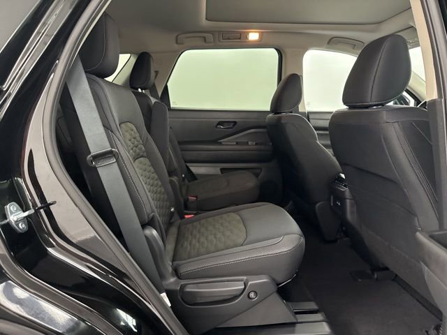 Used 2025 Nissan Pathfinder SV w/ SV Premium Package image 15