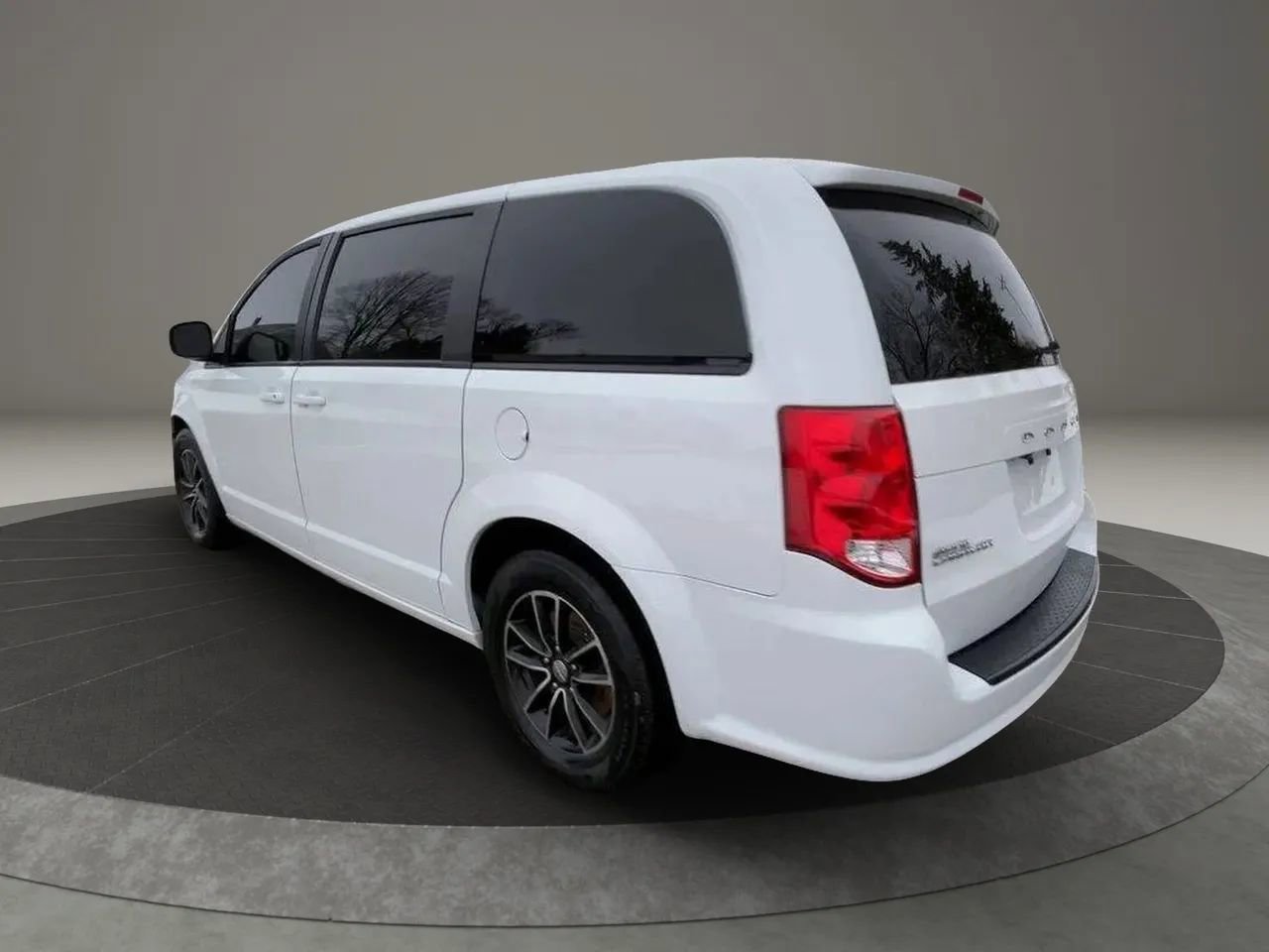 Used 2019 Dodge Grand Caravan GT FWD image 4