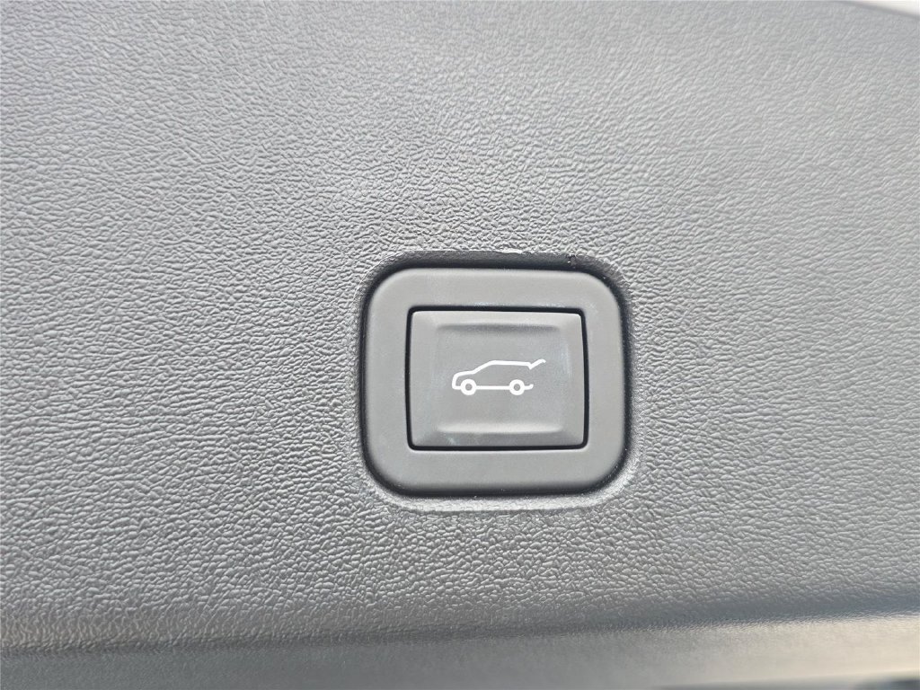 Used 2026 Cadillac Optiq Luxury 2 w/ LPO, Floor Liner Package RWD image 30